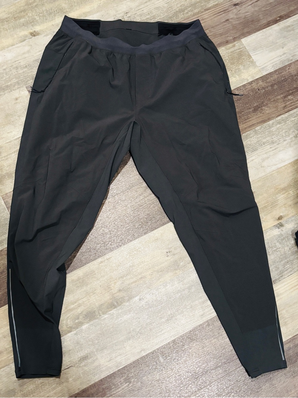 lululemon athletica Men Gray Lightweight Jogger Pants